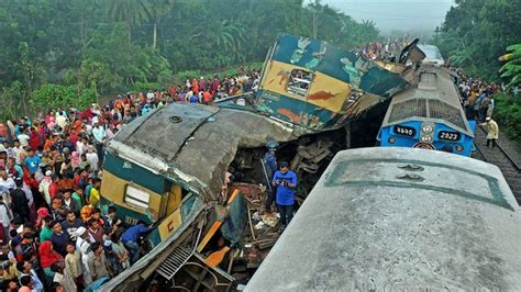 Bangladeş’te trenler çarpıştı: 13 ölü